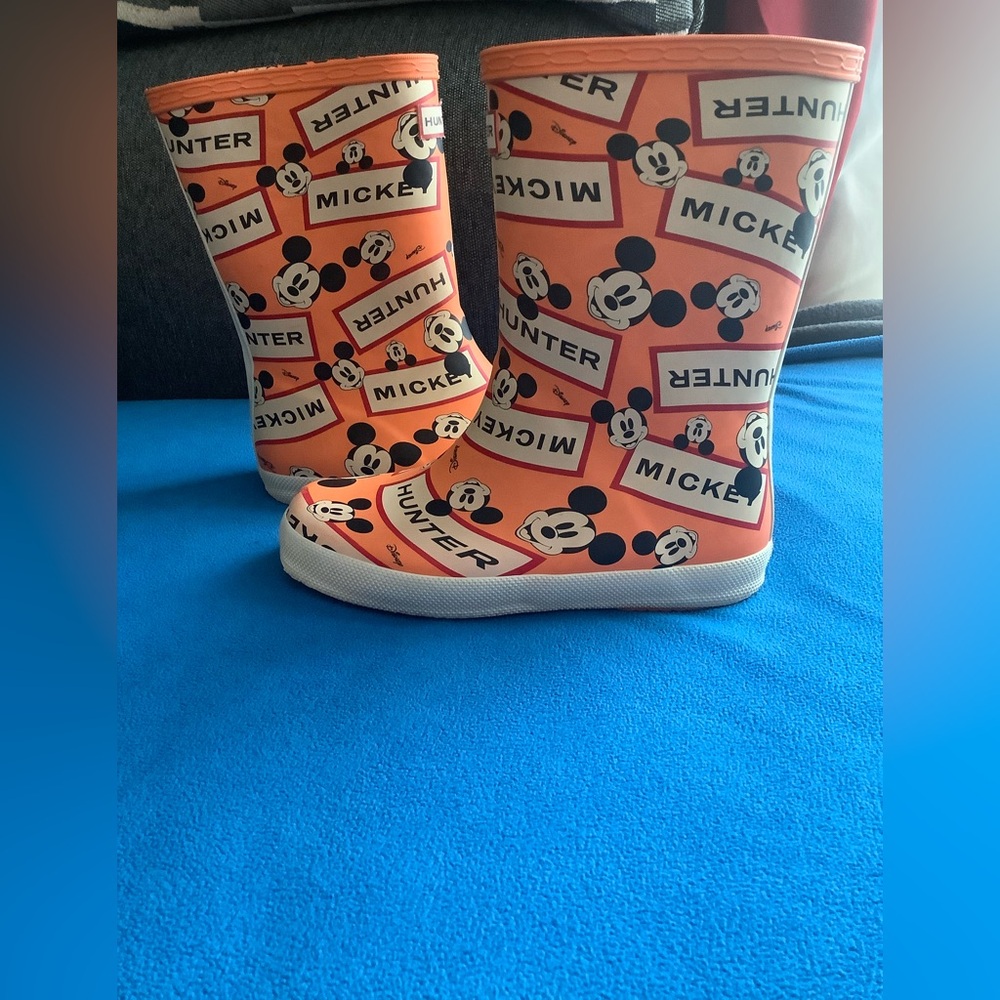 Hunter Disney Mickey rain boots Size UK 11, US 12 EUC Washed and deodorized - Picture 2 of 8